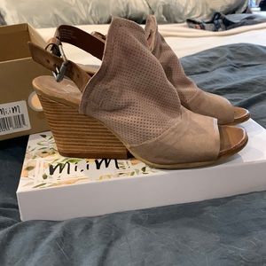 Miz Mooz chunky heel sandal. Light dusty rrose color. Size 8 medium. Hardly worn